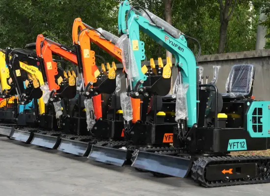 Une mini-pelle chinoise POWSTON neuve prête pour un chantier de terrassement.